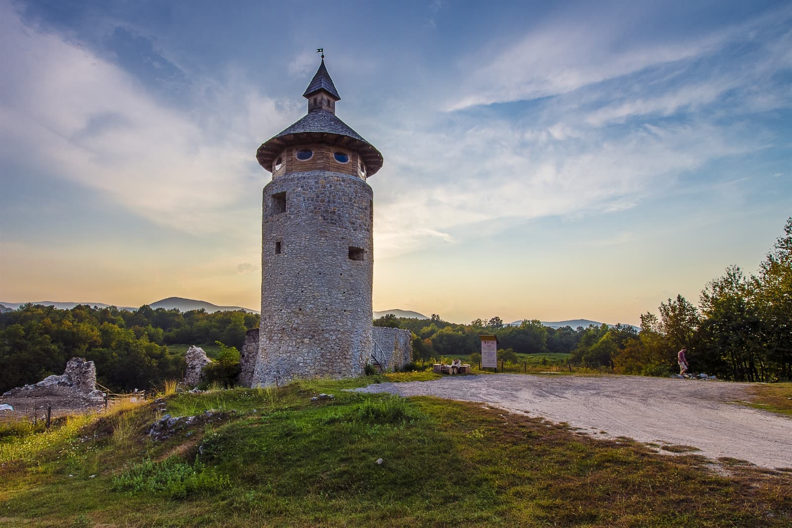 Konjima do Stare Kule u Drežnik Gradu